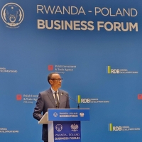 mężczyzna podczas przemówienia podczas misji gospodarczej do Nairobi (Republika Kenii) i Kigali (Republika Rwanda)